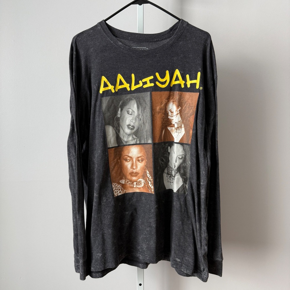 Aaliyah sz XL Graphic  T-Shirt Black Acid Wash Tracklist Merch‎ Streatwear